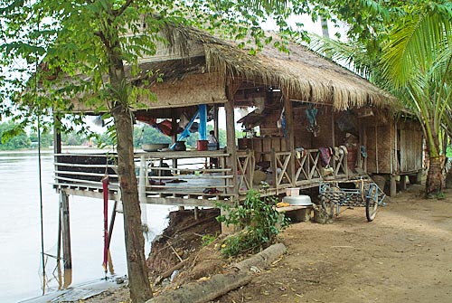 Cabaña junto al río Mekong