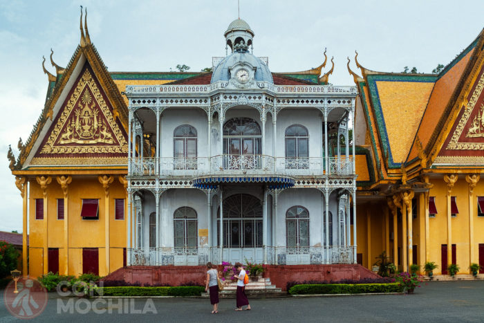 El curioso edificio de estilo francés del Palacio Real de Phnom Penh