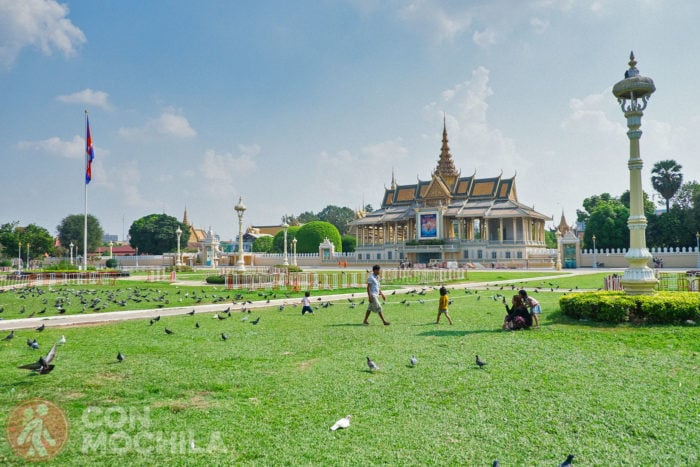 Pabellón moonlight del Palacio Real de Phnom Penh visto desde el exterior