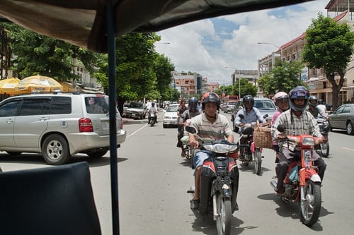 Tráfico en las calles de Phnom Penh