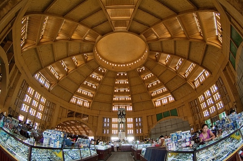 La gran cúpula del mercado central de Phnom Penh