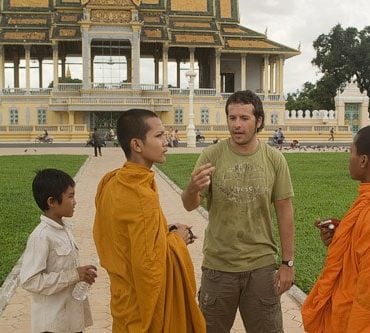 Toni con los monjes