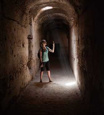 Haz de luz en los pasadizos subterráneos