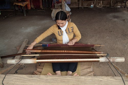 Aldea donde confeccionan telas en telares tradicionales