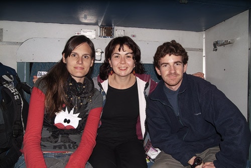 Carme, Dilek y Jaume en el tren