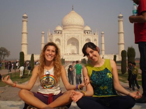 Belén y Nuria en el Taj Mahal