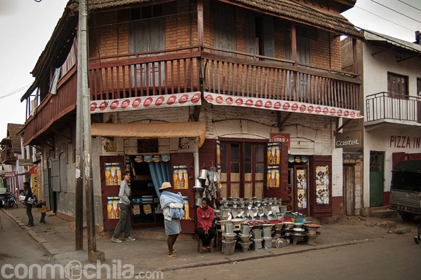 Fachada del pequeño bar de Antsirabe