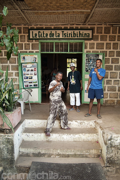 La entrada al hotel Le gite de la Tsiribihina