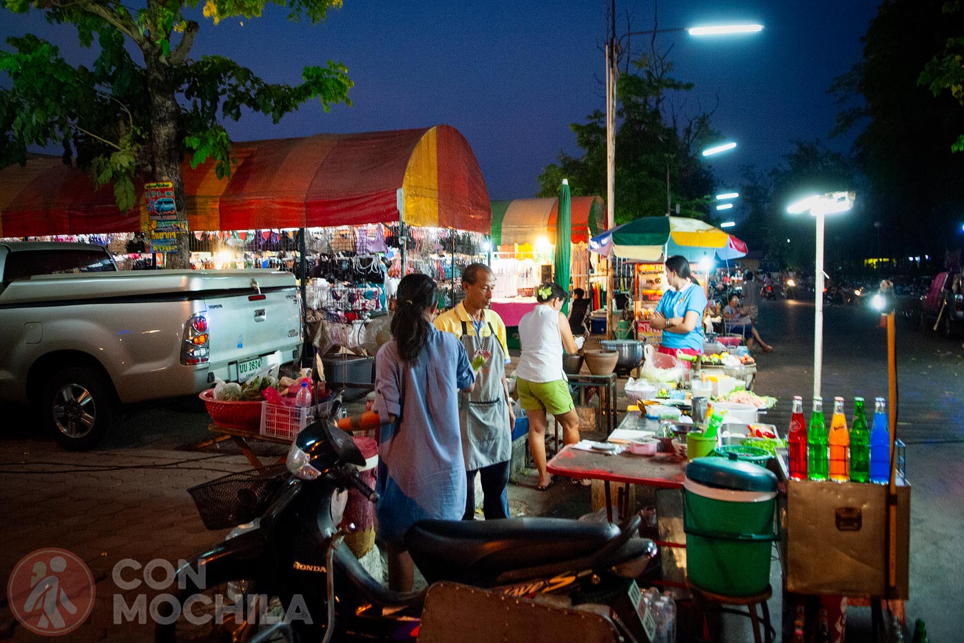 Otra vista del night market de Kanchanaburi