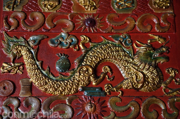 Detalles y ornamentación del templo chino