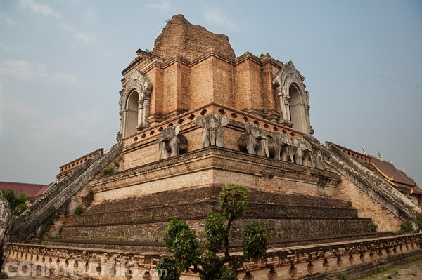 El majestuoso Wat Chedi Luang de Chiang Mai