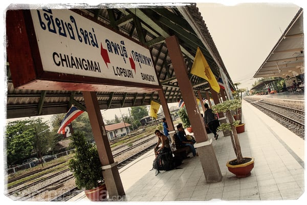 En la estación de tren de Lopburi 