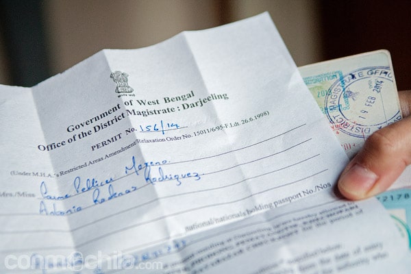 El permiso en cuestión y el cuño en el pasaporte