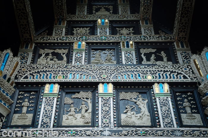 Detalle de la ornamentación de la entrada