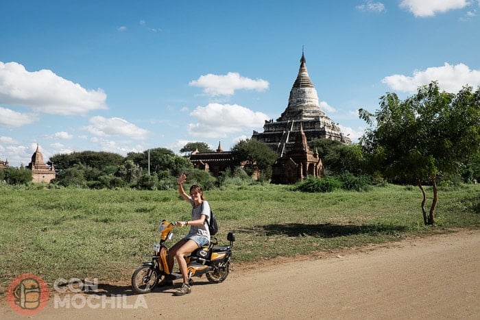 En los templos de Bagan