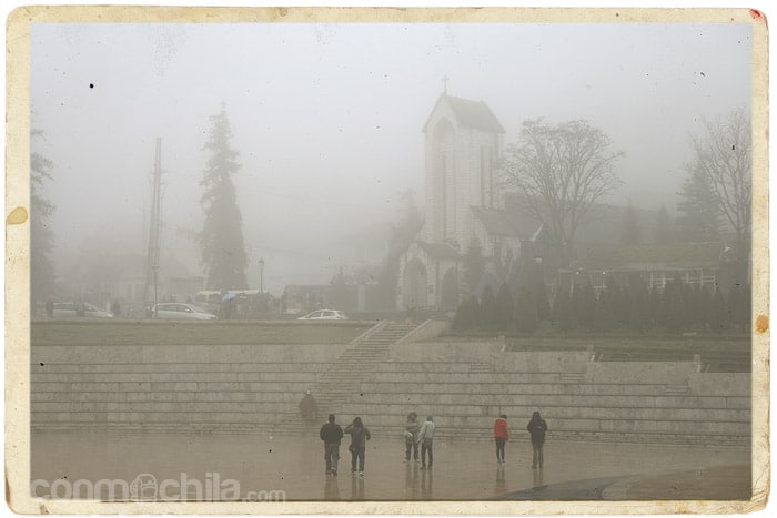 La iglesia de Sapa y la niebla