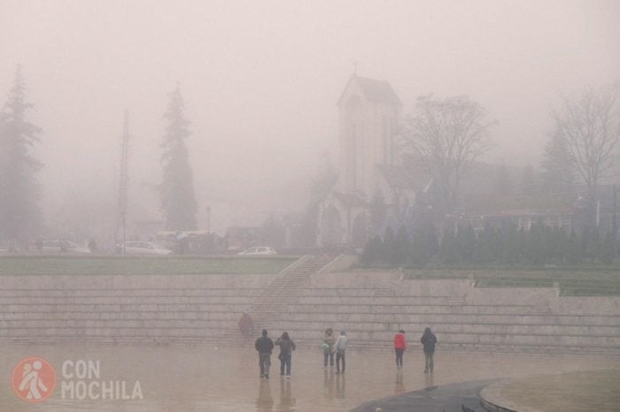 La iglesia de Sapa y la niebla