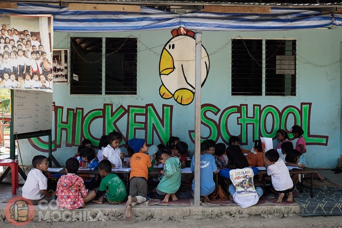 Los niños en Chicken School