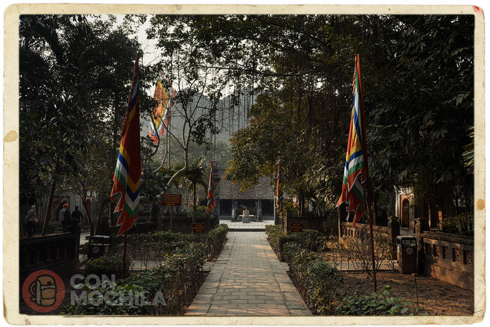 Jardines de acceso al templo