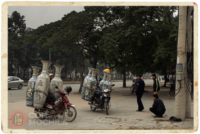 Lo que son capaces de transportar los vietnamitas en una moto...
