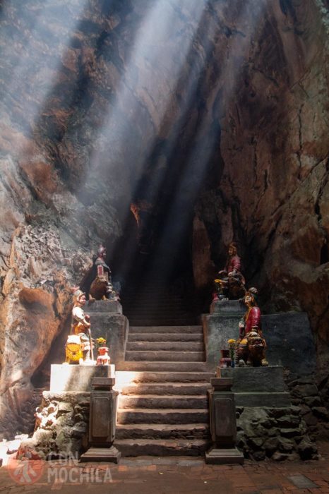 Entrada a la cueva Huyen Khong