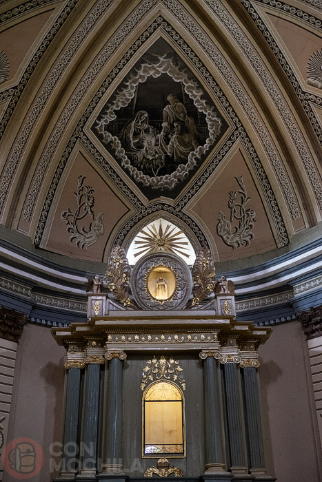 Detalle de la cúpula sobre el altar