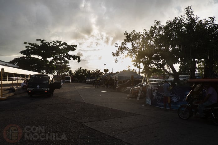 Cómo ir a Boracay: La zona de las minivan frente al aeropuerto