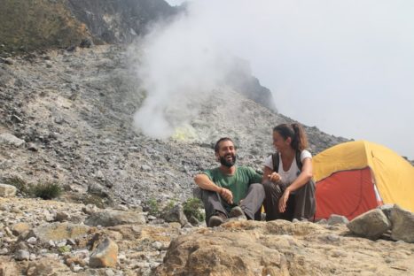 Acampando en el volcan Sibayak