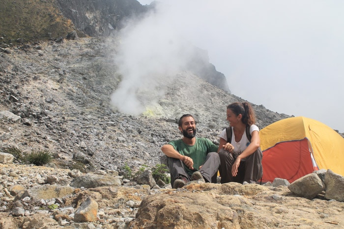 Itinerario de viaje a Indonesia: Acampando en el volcan Sibayak