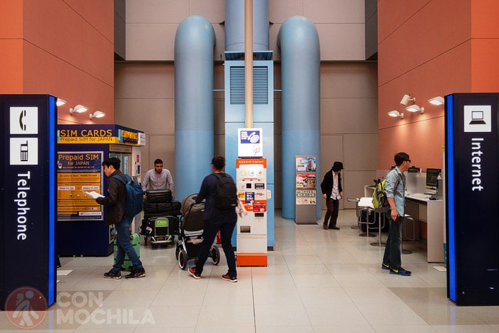 Máquinas con tarjetas SIM en el aeropuerto de Osaka