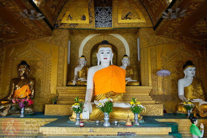 Imagen de Buda en el interior de la pagoda