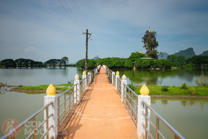 Puente de acceso a la pagoda Kyaut Ka Latt