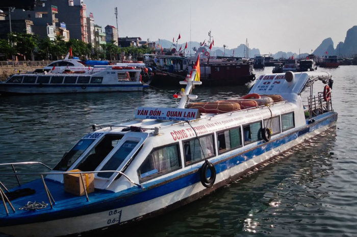 Guía de viaje Bahía de Halong Ban Sen Island ferry