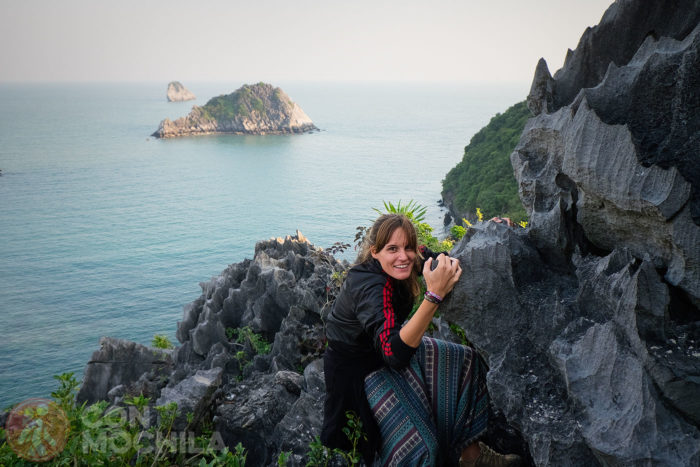 La mona chita en Monkey island, Bahía de Halong (Vietnam)