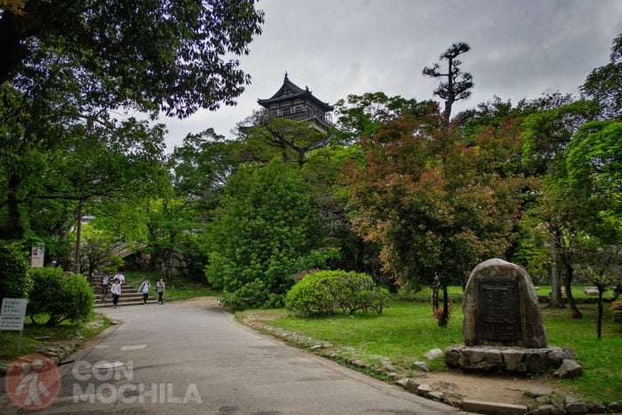 Jardín de acceso al castillo de Hiroshima