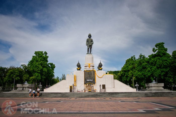 La estatua del rey Vajiravudh (Rama VI)
