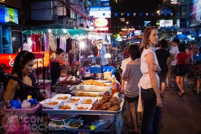 La típica Khaosan Road, imprescindible en Bangkok