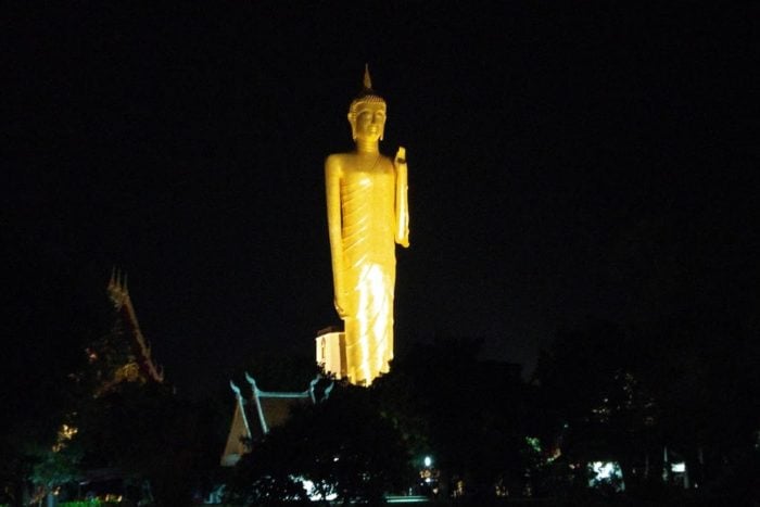 Buda luminoso Tailandia