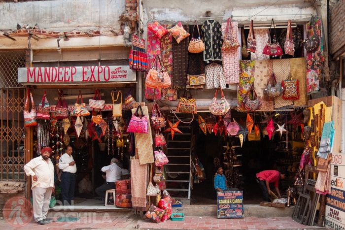 Una de las típicas tiendas del final de Main Bazar