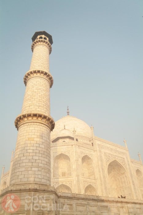 Un minarete del Taj Mahal