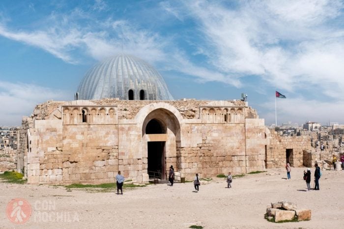 El portal monumental Omeya de la Ciudadela de Amman
