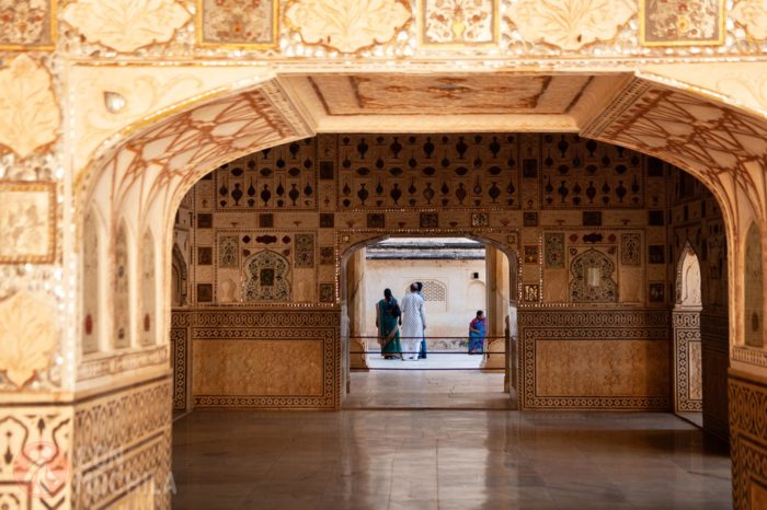 Interior del Sheesh Mahal
