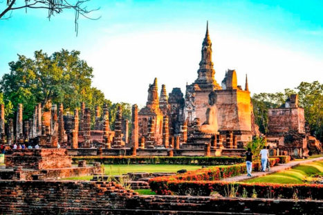 Cómo ir de Bangkok a Sukhothai por tierra y aire