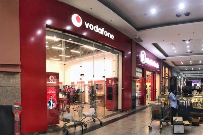 Tienda Vodafone en un centro comercial de El Cairo