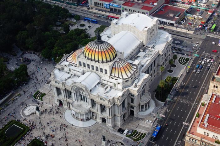 Vista cenital del palacio de Bellas Artes desde la impresionante Torre Latinoamericana