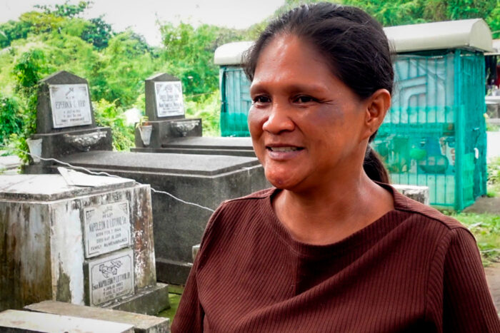 mujer filipina cementerio manila