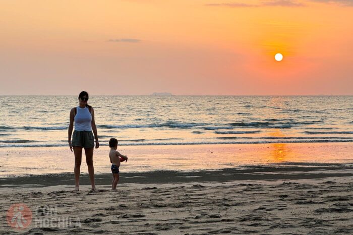 Puesta de sol en Khlong Dao beach