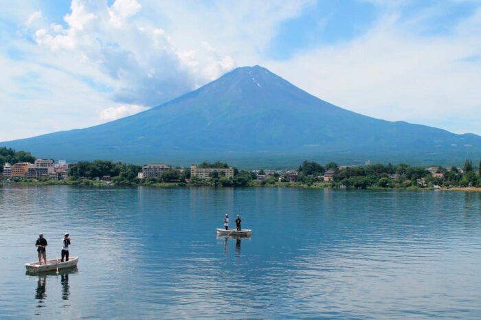 Disfrutando las vistas desde lago