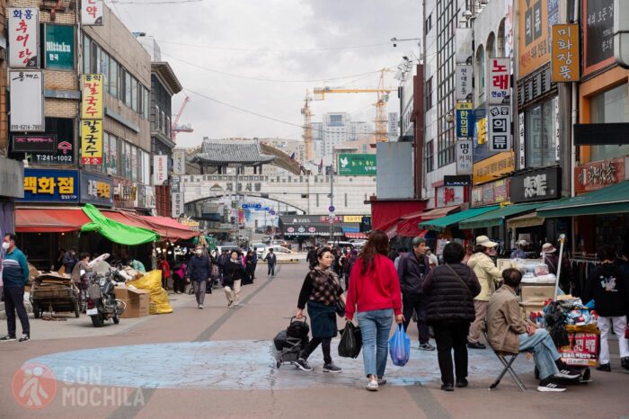 Entre el Paldalmun y Jidong market